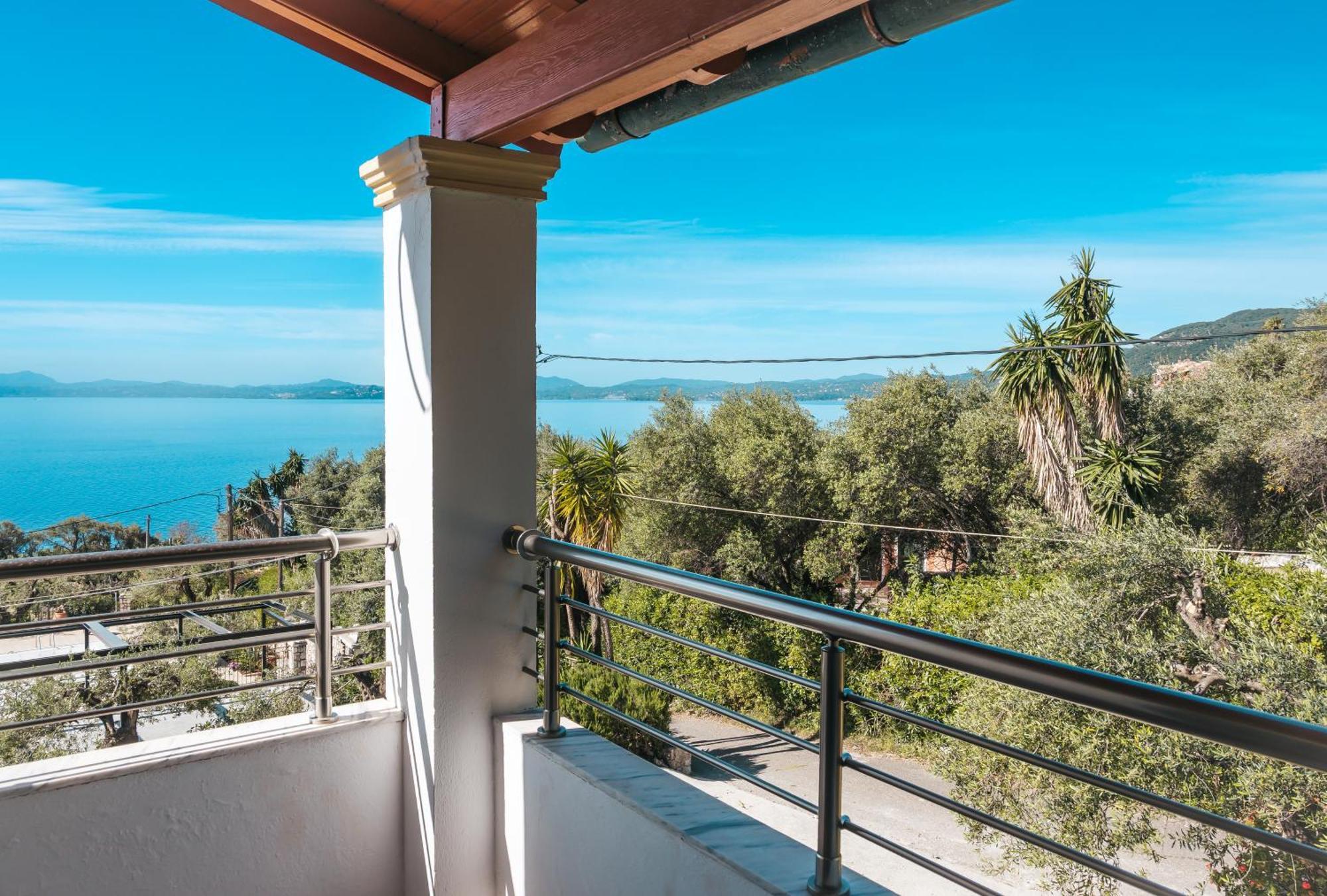Crystal Blue Hotel, Barbati Exterior photo