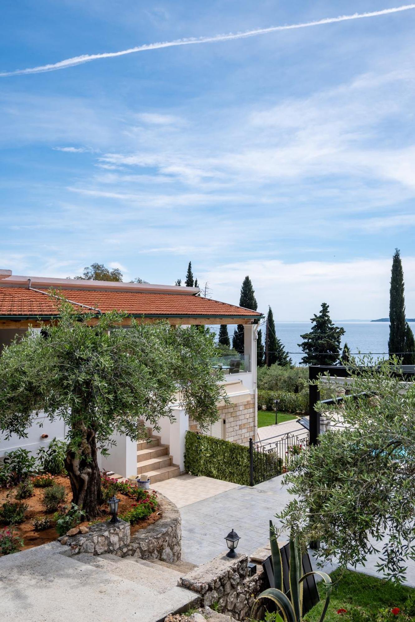 Crystal Blue Hotel, Barbati Exterior photo