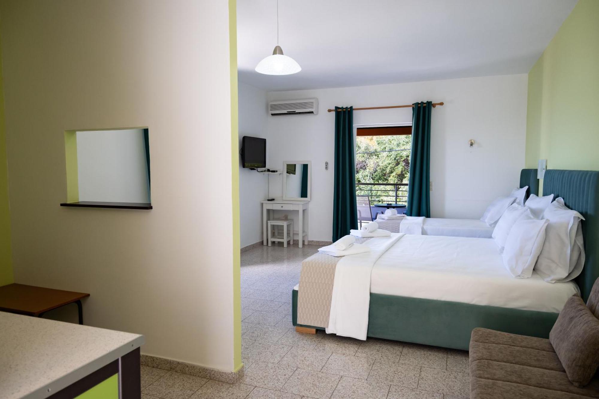Crystal Blue Hotel, Barbati Exterior photo