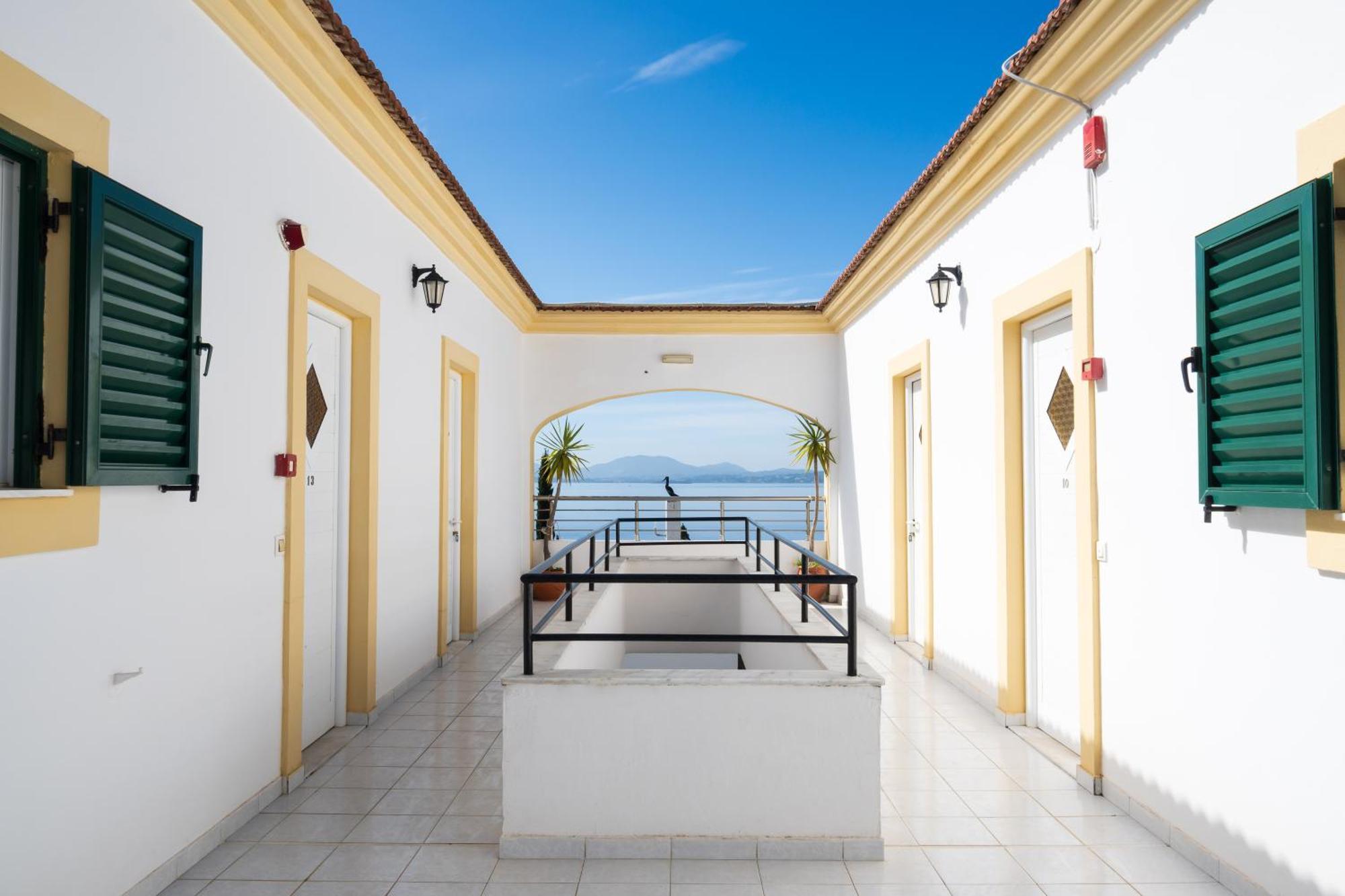 Crystal Blue Hotel, Barbati Exterior photo